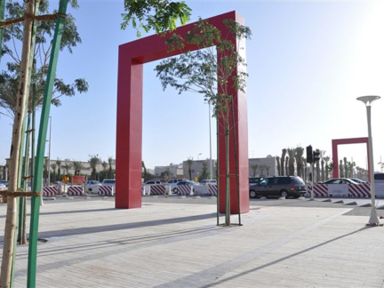 ‎Symbolic gates to determine entrances of the open spaces and gardens ‎
