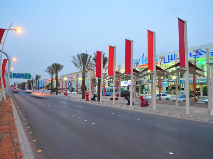 ‎Pedestrian waiting areas ‎